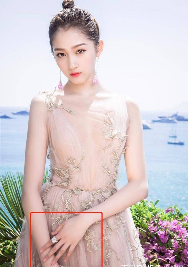 关晓彤故意的吧?