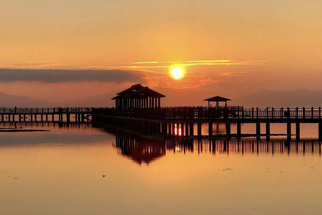 一天看遍异龙湖的日升日落_仁寿村_步道_天空