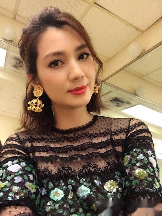 49岁洪欣,二婚嫁39岁张丹峰,如今生活怎样?_莫少聪_孩子_俩人