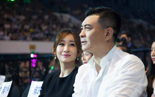 和富豪男友相恋8年的秦海璐,为何转身嫁给了二婚的王新军_感情_李厚霖