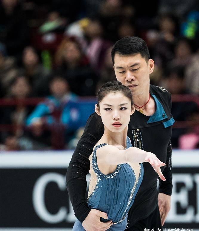 告别大12岁搭档,花滑女神退役后再晒美照,网友:行走的艺术品_于小雨