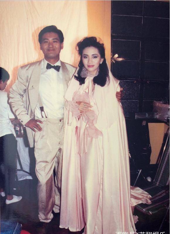 一组梅艳芳罕见旧照,与周润发同框回忆满满,足以能够惊艳世人_人们