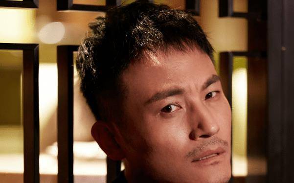 美术学院毕业的耿乐,却在演员这个行业当中,获得了很大的成功_父母