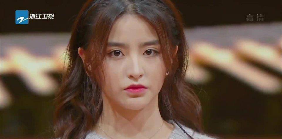 郝蕾此言一出,虽然不给金子涵情面,不留余地,但却得到了广大网友的