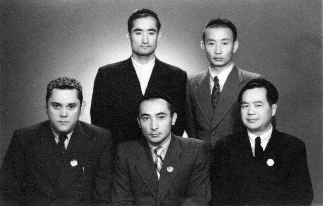 9月4日,中共中央回电对阿合买提江·哈斯木等同志的遇难,表示沉痛哀悼
