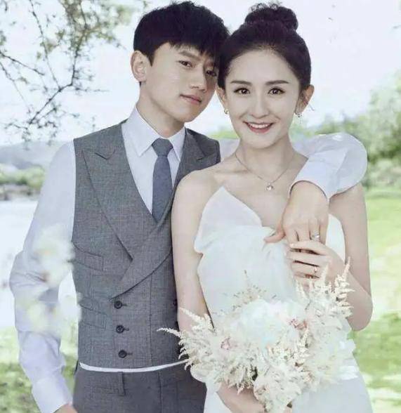谢娜首晒小咘芽,环抱女儿素颜显疲态,曝被婆婆催生做试管双胞胎_张杰