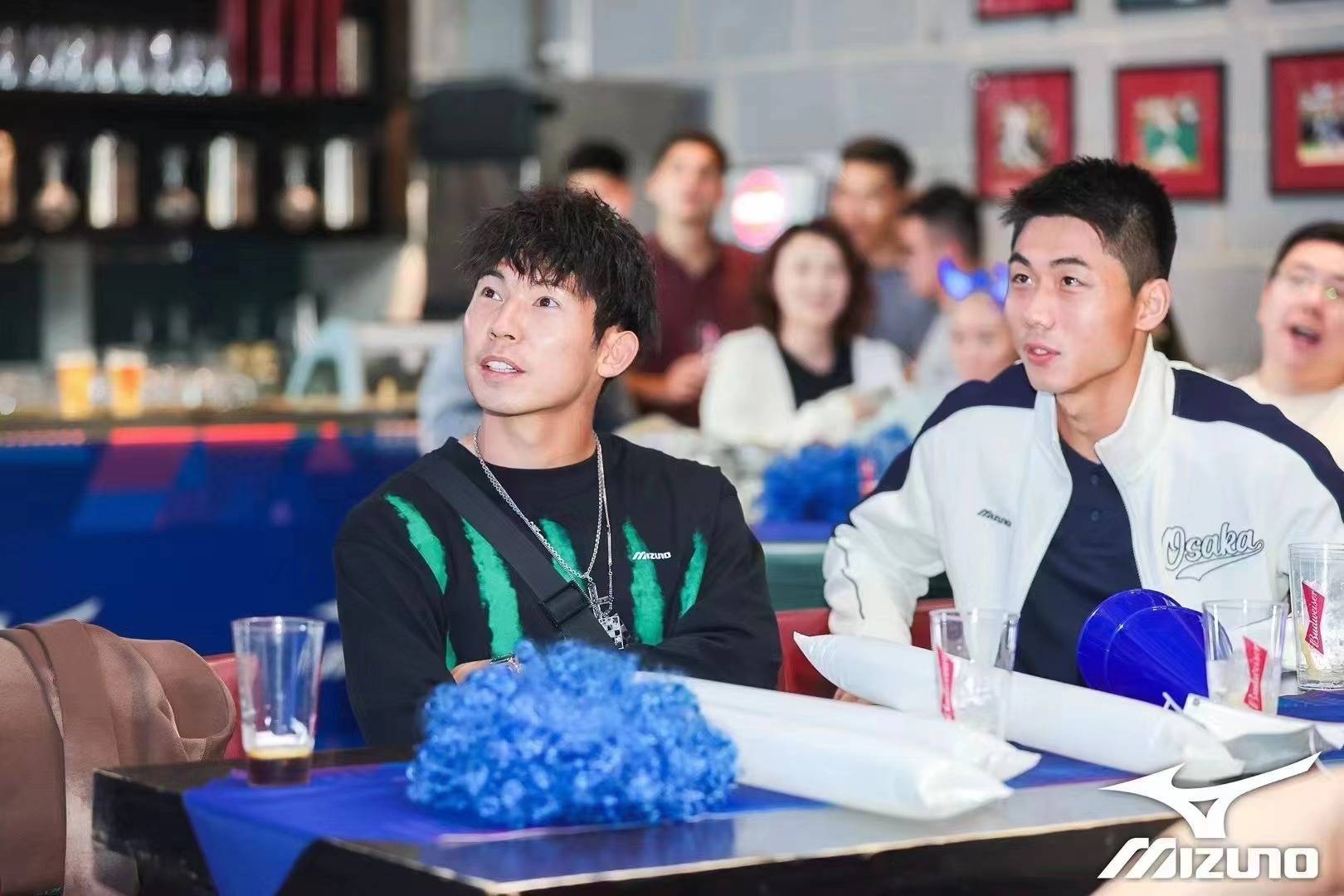 王燊超,于海等上港球员现身美津浓足球之夜,与球迷共同见证日本逆转