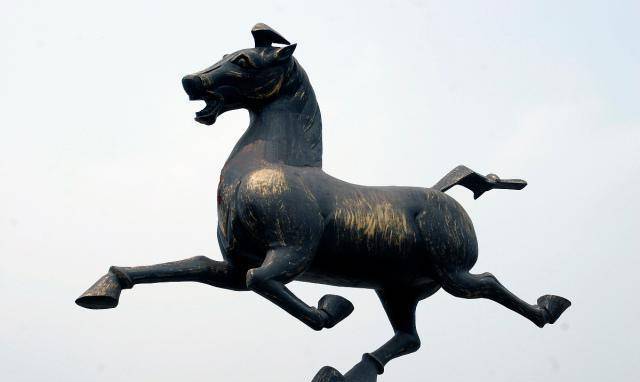 差一点被当废铜卖掉的马踏飞燕,为何一直是侧面照,结果一看便知