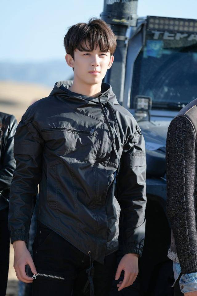 还有当黎簇第一次从古潼京回到学校的时候,他想起了黑瞎子跟他说的话