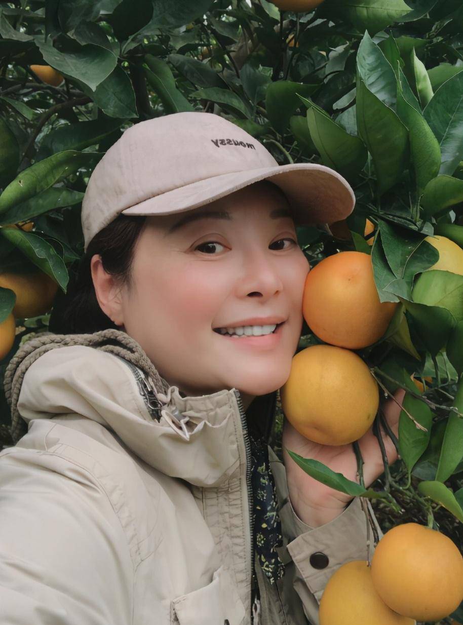 袁立三婚老公,是一位诗人,27岁爆红的杜小月,终于找回自己_梁太平