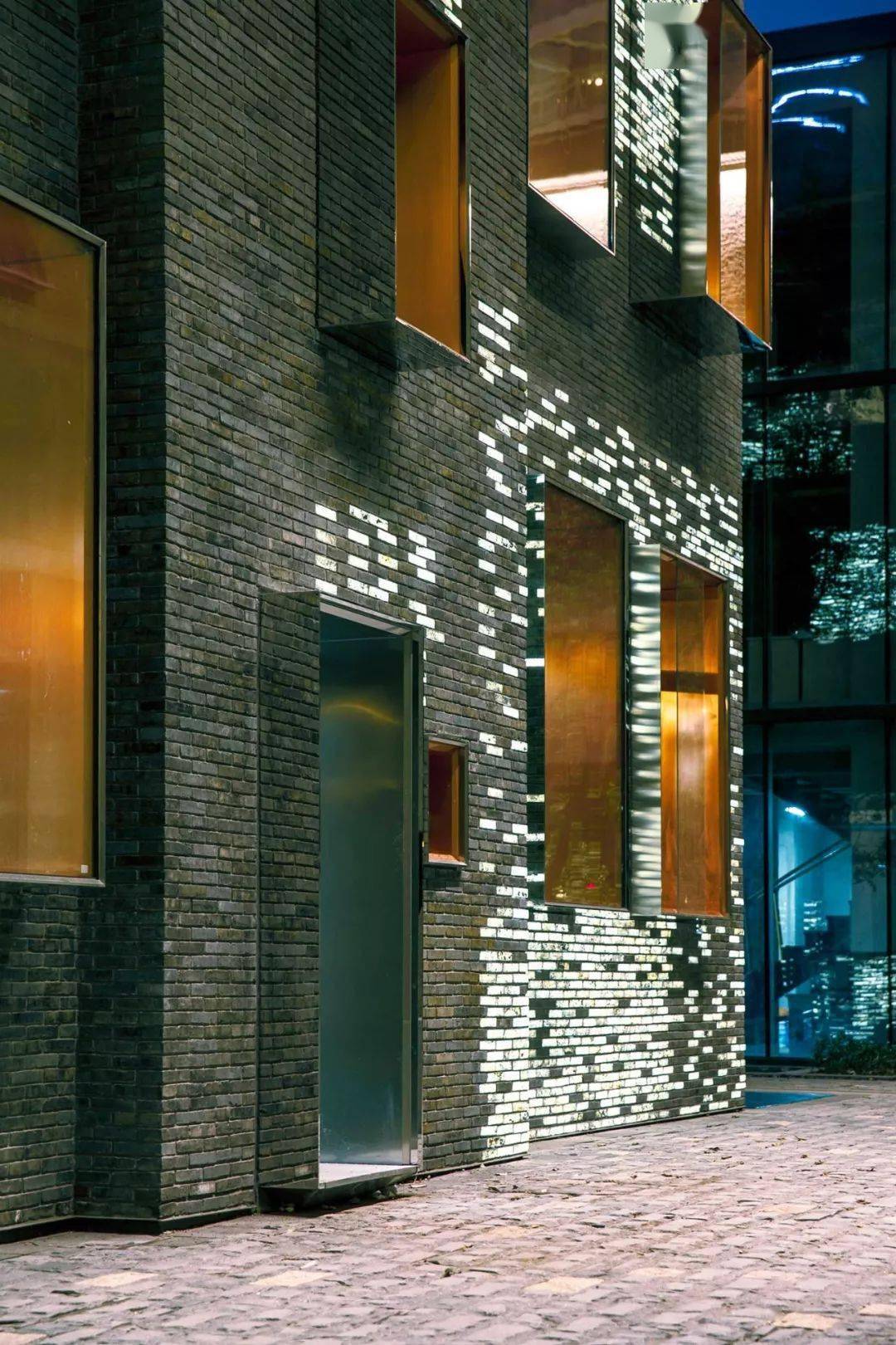 全球"玻璃砖"装饰立面赏析,成就个性十足的"小众美_设计_建筑_外墙