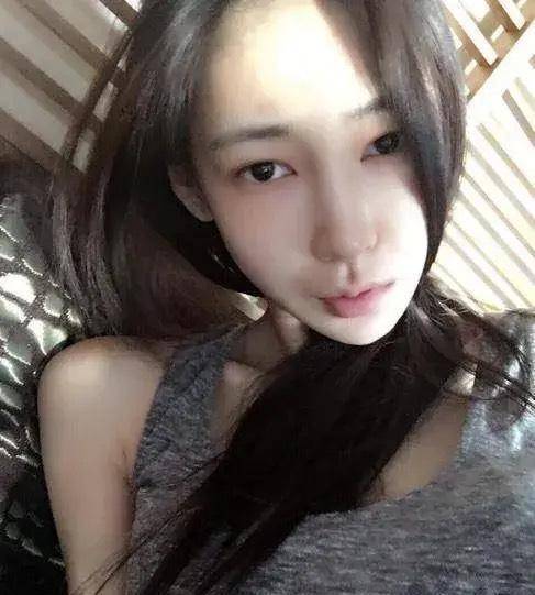李荣浩曾经有个模特女友陆瑶,长相清秀_伤痛_发展_一定会有