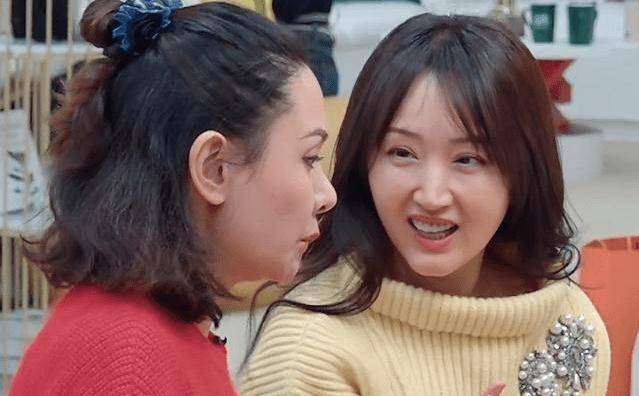 浪姐们吃火锅,40岁张柏芝输给49岁的杨钰莹,是审美问题吗?