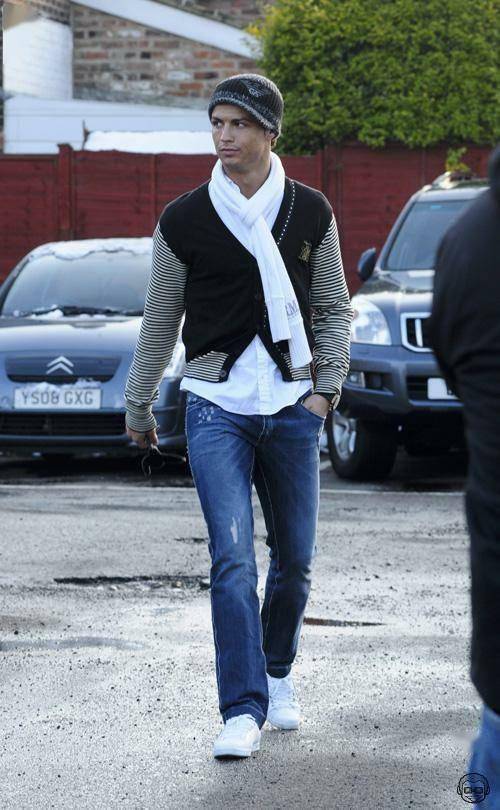 37岁c罗也太帅了:穿西装温文尔雅,穿私服立体有型,不愧是巨星_牛仔裤