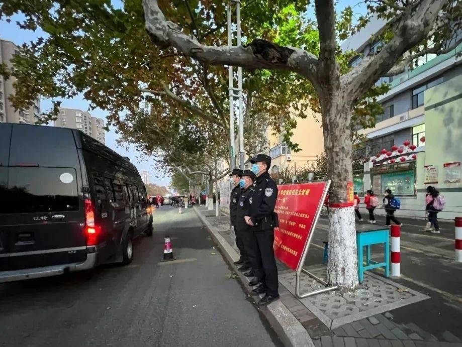 学习贯彻二十大|警灯常亮,警车常巡,警察常在––显性用警,守护凤城