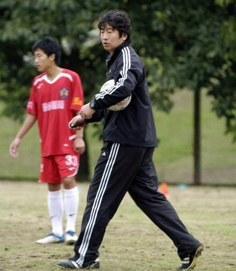 昔日曾深陷"假球"疑云的他,如今成为了基层教练_隋波_指导_贾秀全