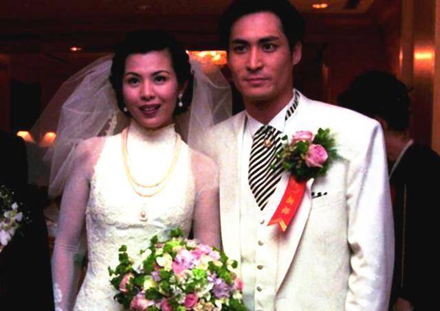 贾静雯辛酸史:被富豪前夫坑走2600万,41岁嫁小9岁丈夫收获真爱_黄建群