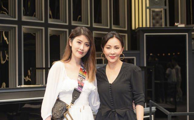 刘嘉玲和小10岁梁咏琪陈慧琳同框,素颜没眉毛都比她俩看着年轻_保养