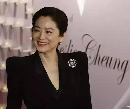 林青霞早年照片被曝,体重80斤身材却超有料,这身材真是没谁了_时候