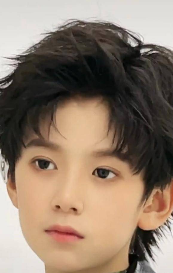 罗云熙张新成小时候长这样?内娱颜值有救了?00后弟弟杀疯了!