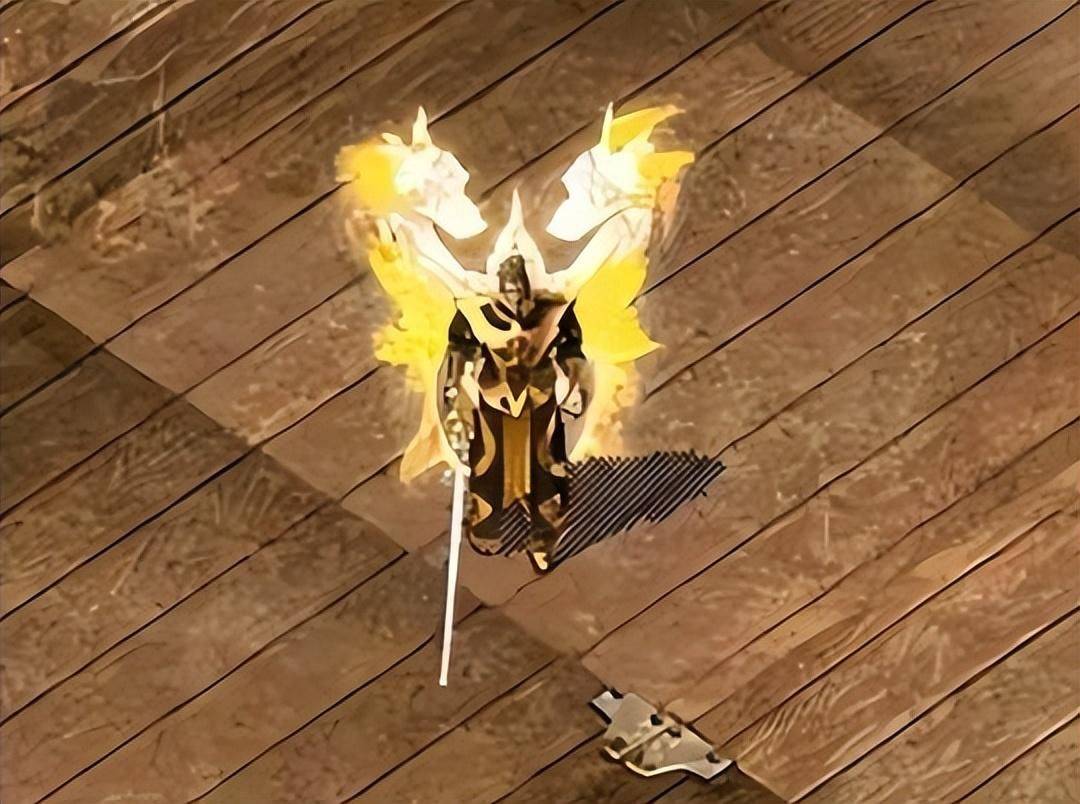 个获得天龙装备的玩家,也是第一个同时获得天龙圣衣和天龙宝剑的玩家