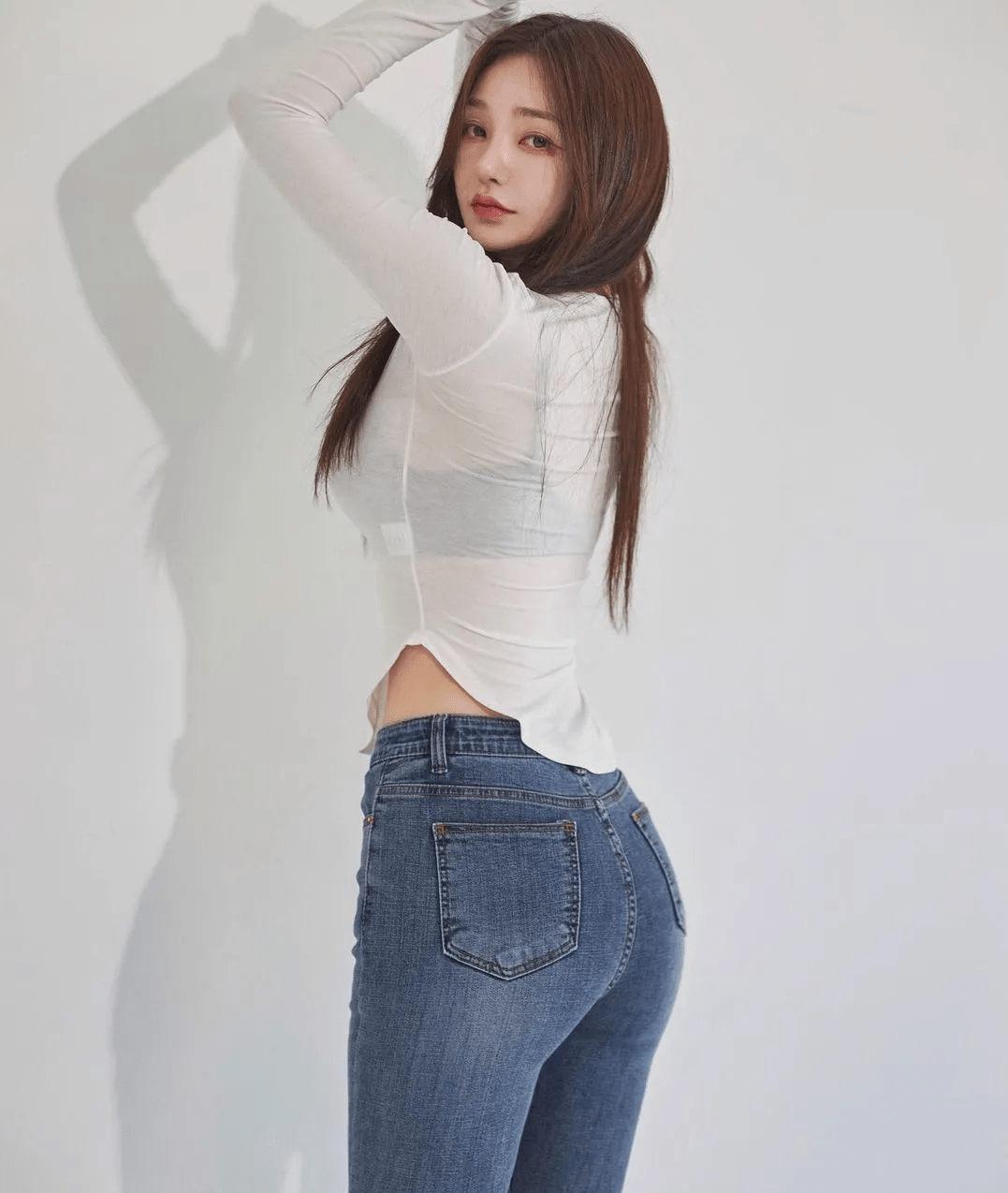 ins"s级蚂蚁腰"女神曝光,纯欲系写真让人营养不良…_姐姐_身材_健身房