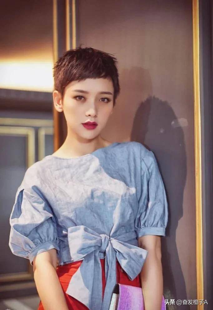 刘恺威的新女友李晓峰颜值,身材,学历赶超杨幂?_恋情_网友_女生