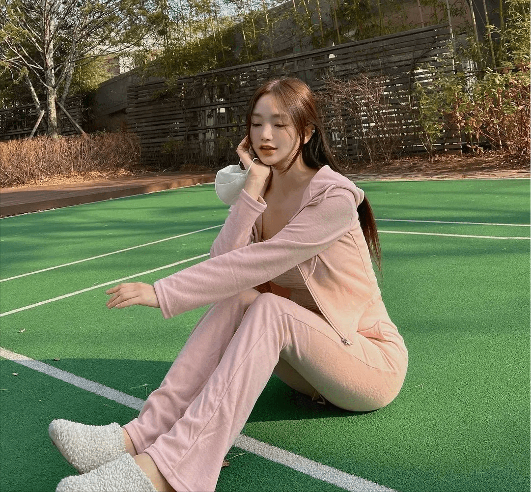 ins"s级蚂蚁腰"女神曝光,纯欲系写真让人营养不良…_姐姐_身材_健身房