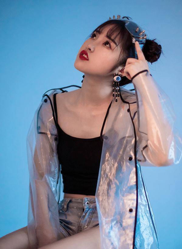 这位小姐姐就是次惑小仙女啦,颜值虽然比不上娱乐圈的女艺人,但是绝对