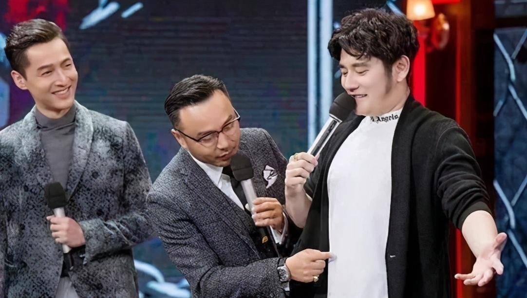 现在新闻也经常关注钱枫的体重和头围,这其实也会让明星感到压力,毕竟