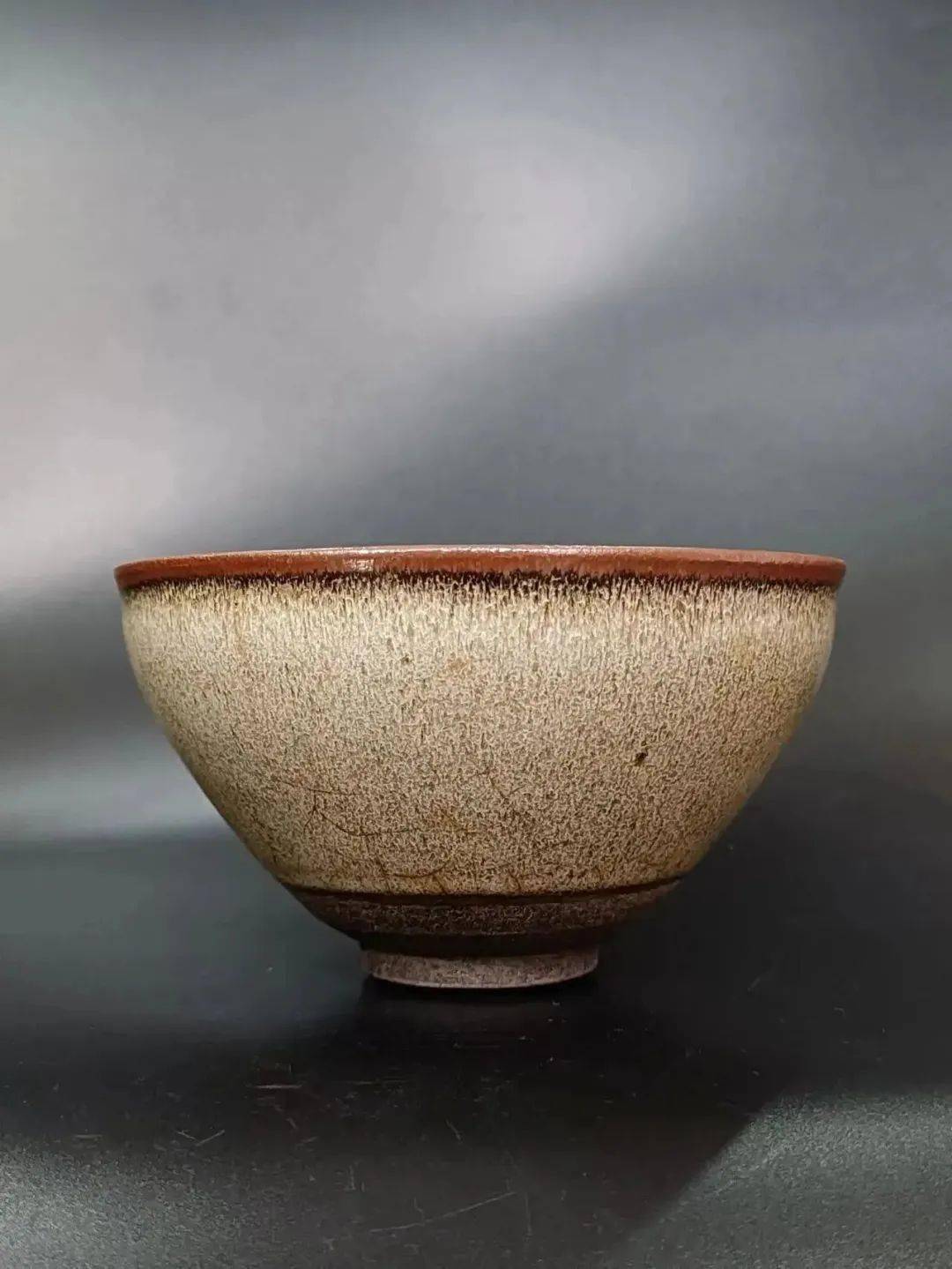 的茶盏因走进皇宫,也名满天下.建盏以黑釉