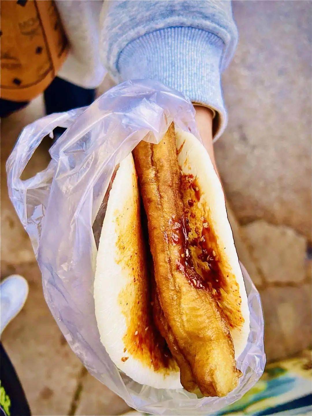 烧饵块,昆明人,或者说是云南人最钟爱的早餐之一!