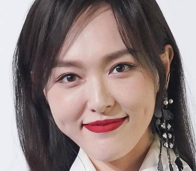 女明星怼脸照:杨幂唐嫣略显岁月痕迹,33岁张天爱状态无敌