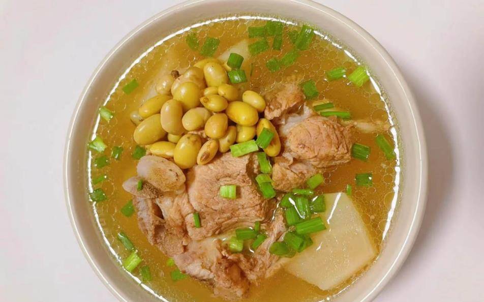 春天喝汤,家里人常喝这汤,汤汁鲜美,营养丰富,增强免疫力_黄豆_白萝卜