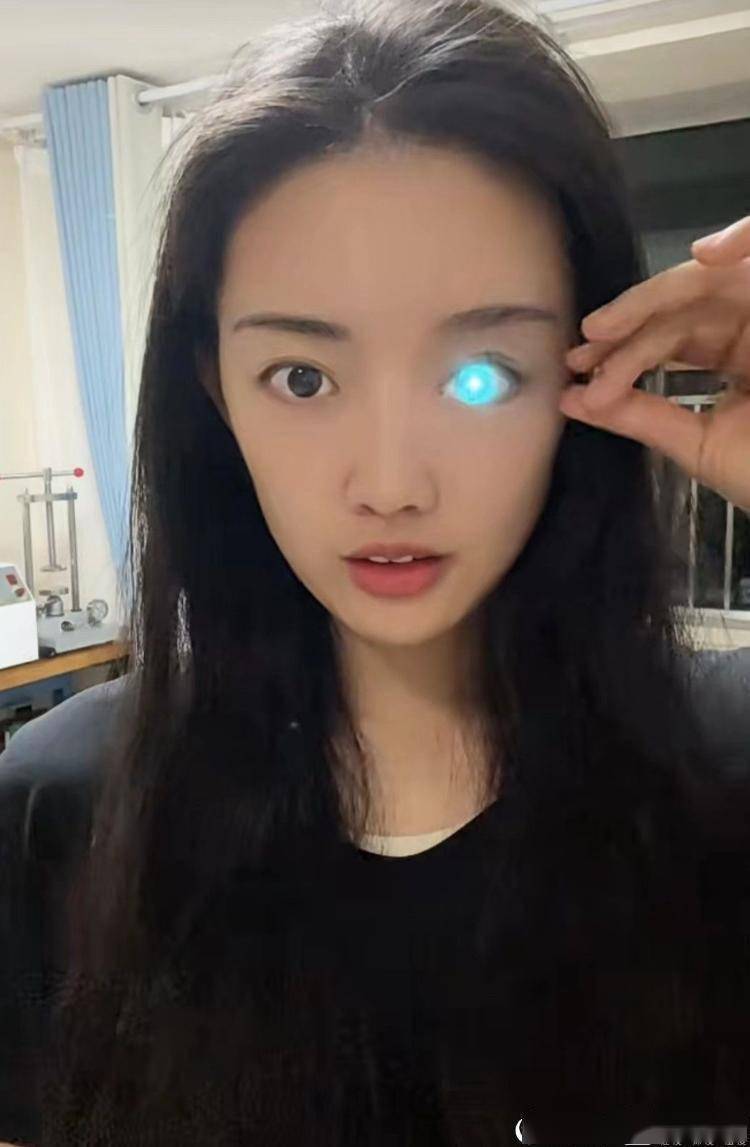 90后女孩失去右眼后成义眼师:制作过程练习千余次,愿为"单眼群体"还原