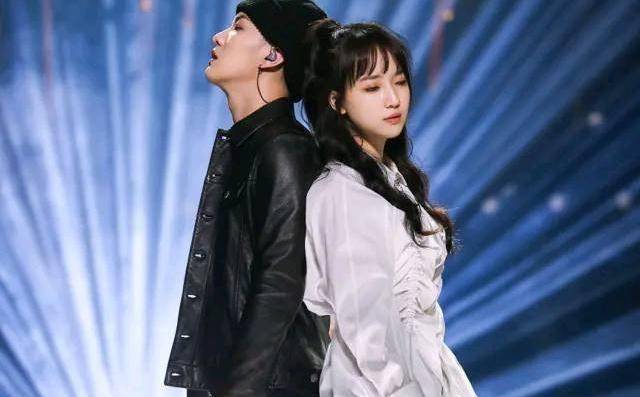 秦牛正威被曝新恋情,两人动作亲密牵手回家,男方被起底_发展_吴岱林