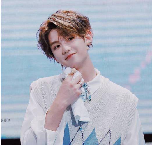 陆定昊与公司解约,他私开工作室离队中_选手_成为了_蔡徐坤