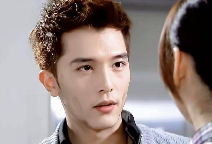 邱泽的颜值分析_鼻梁_唐嫣_事业