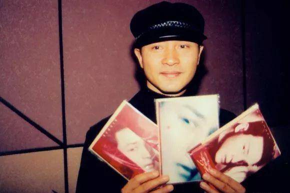 张国荣和一顶帽子之间鲜为人知的故事,成名前的辛酸比普通人还苦_棒球