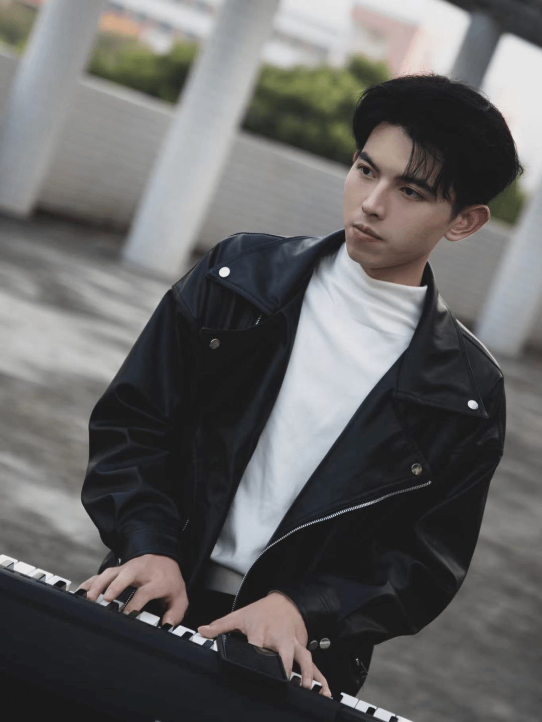 经济与管理学院21人力资源管理1班▲5号 吴若琳人文