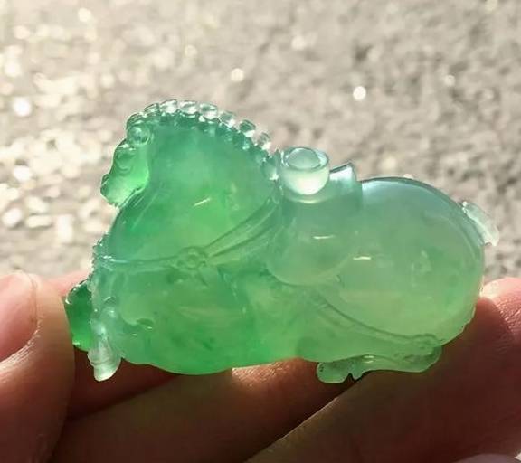 我是玉雕师,用实例说明翡翠雕刻是怎样做到工必有意,意必吉祥_题材