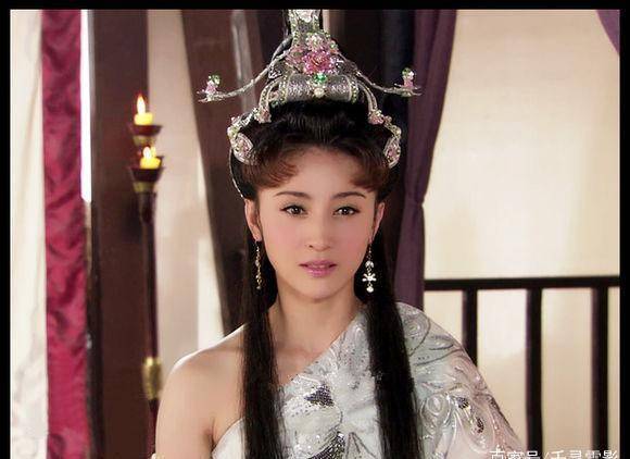 2,碧霄仙子(蔡雅同饰):出自第二部三仙岛三霄中排行老二,性格刚烈,嫉