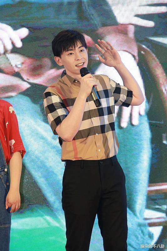 邓伦又双叒叕当伴郎了!不愧是伴郎专业户,不考虑开婚庆公司吗?