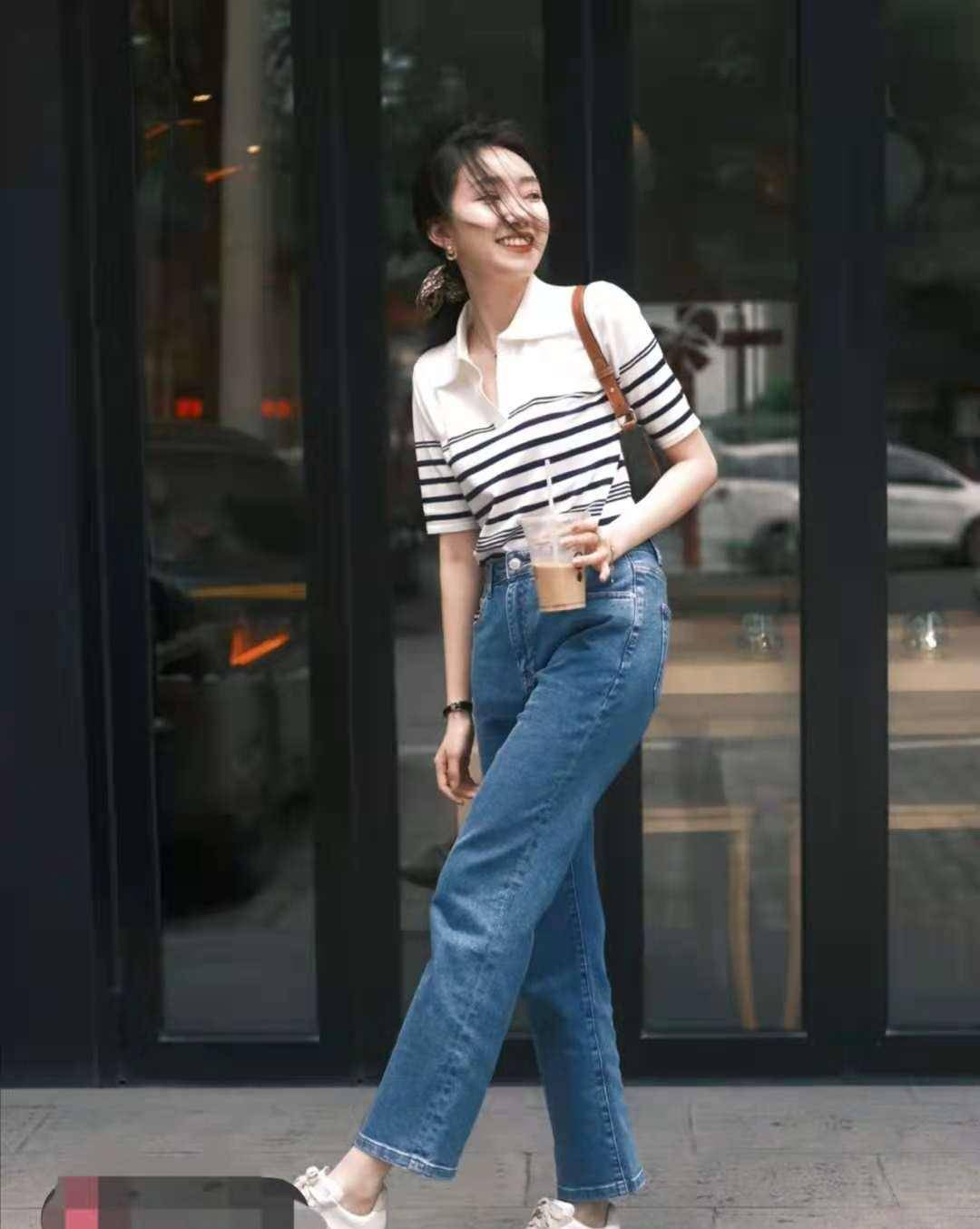 条纹t恤配什么颜色裤子好看_look_经典_白色