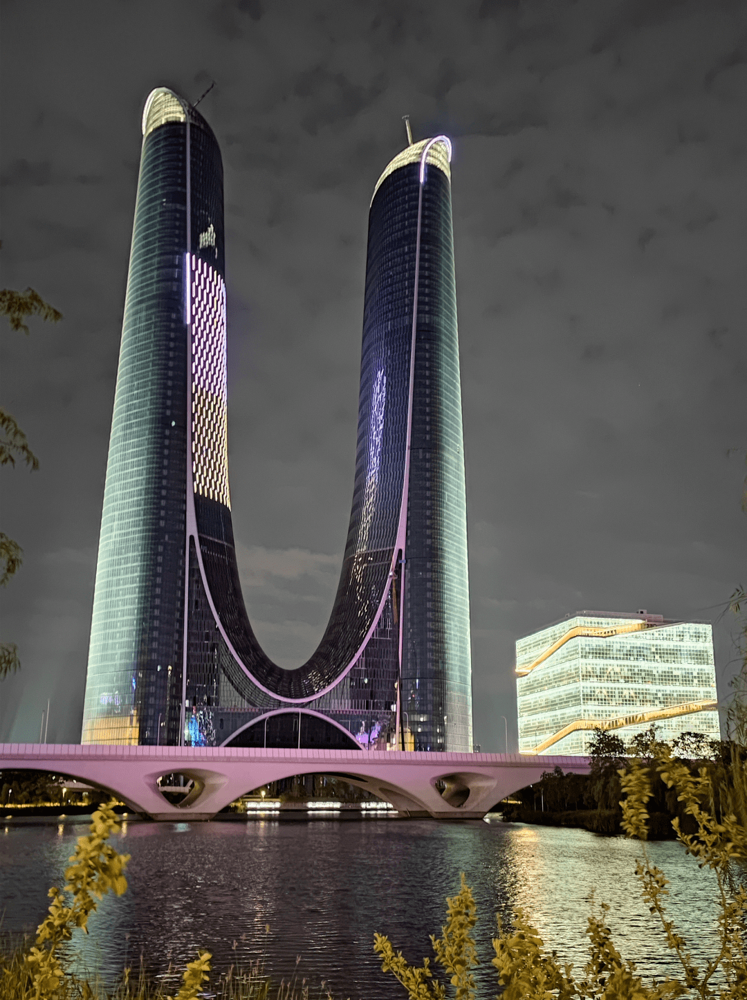 杭州第一高楼即将竣工,"钢拱连桥"结构世界罕见_项目_建筑_之门