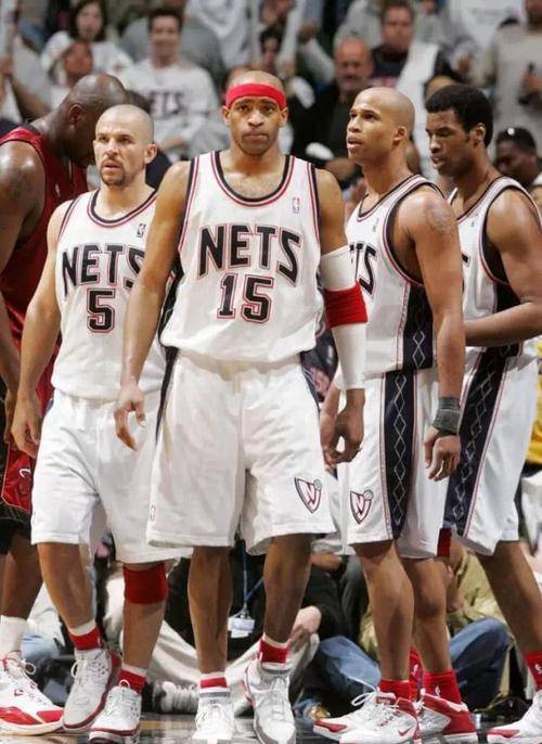 传奇球星文斯-卡特退役2年之后,他能领到多少退休金呢?