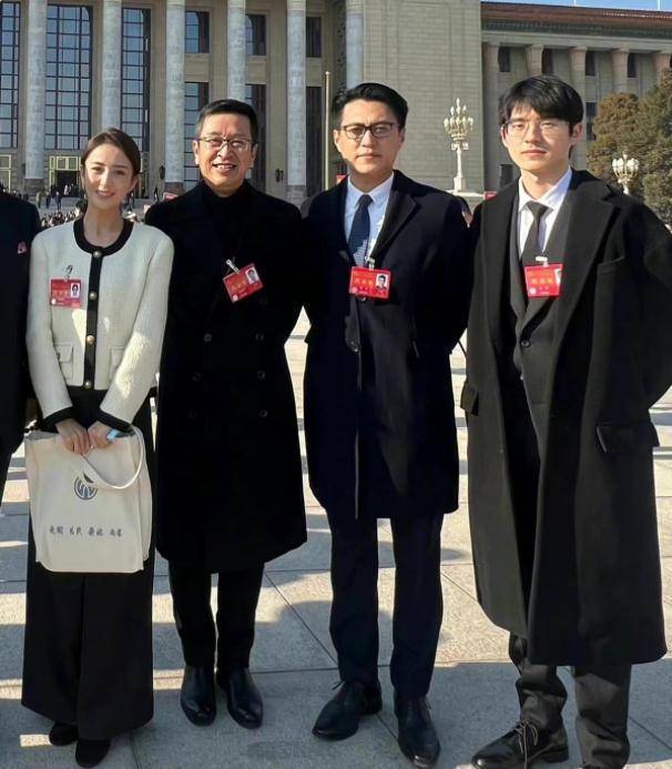 佟丽娅当"官"了,职务仅次于演员林永健,大会上发言有领导气场_个人