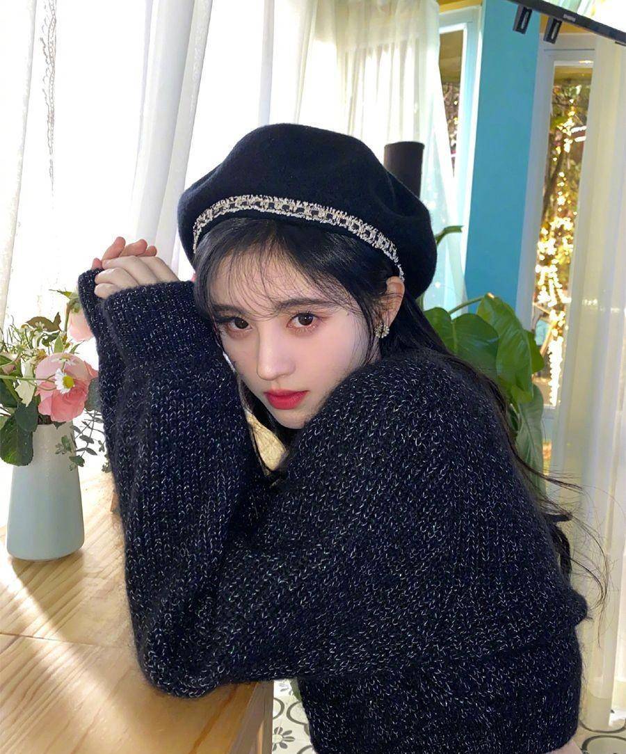 便开始称呼她为"四千年美女"来,而这样的外号,令鞠婧祎本人都