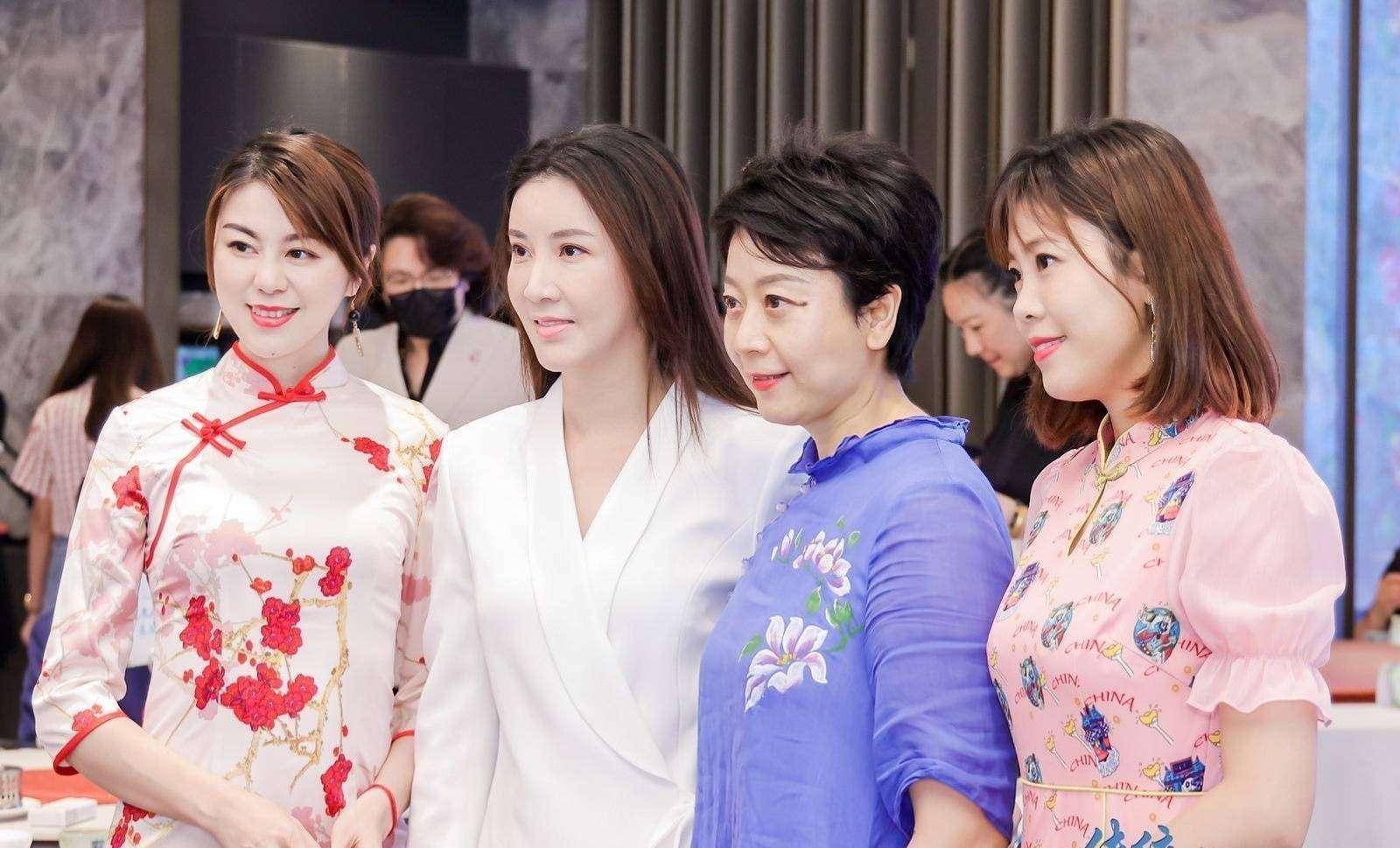 原来他的老婆"不简单"_刘颖婷_广东_女孩子