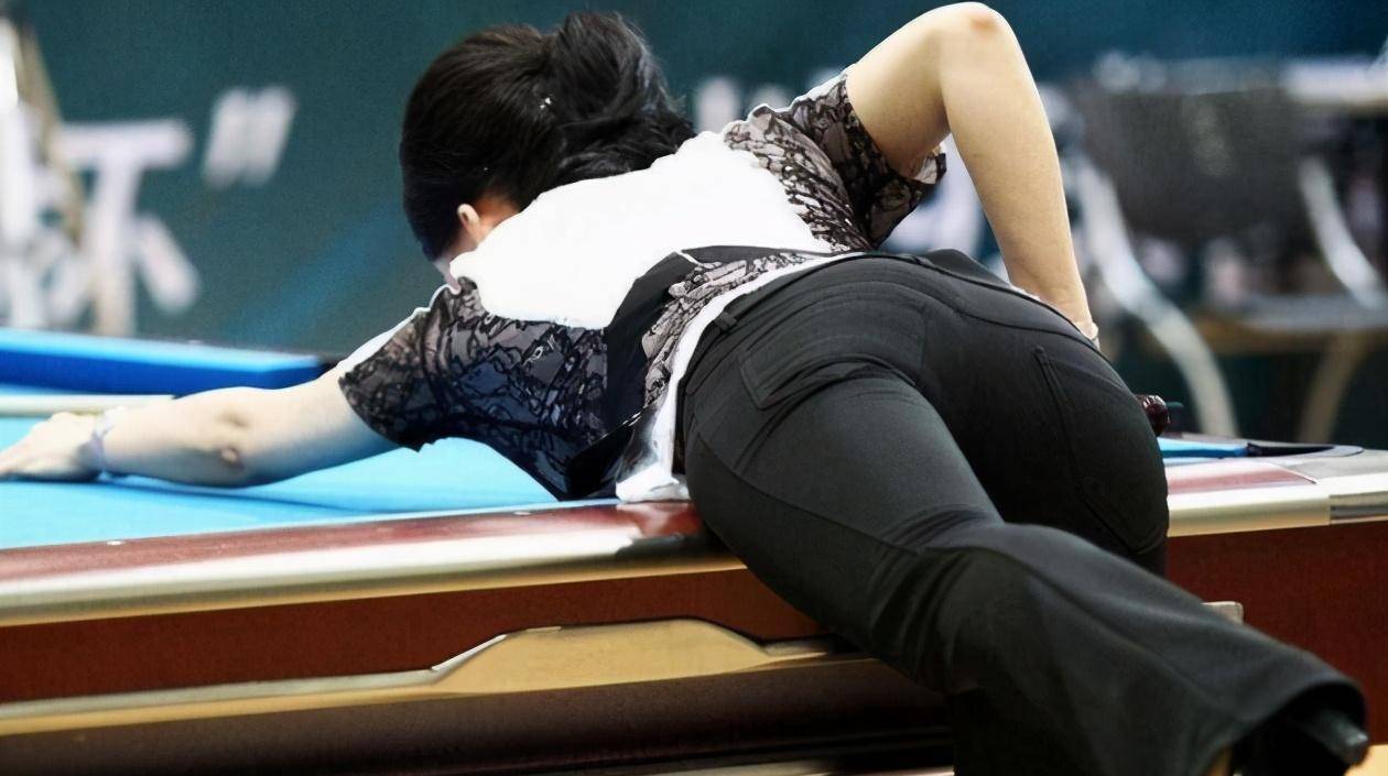 39岁潘晓婷身材太时尚,前凸后翘美到犯规,为漂亮只吃半个水果_运动